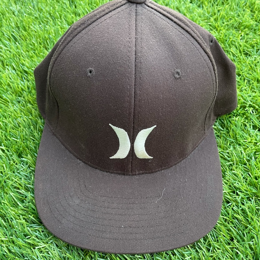 Hurley Men’s - Icon Embroidered Logo Flexfit Hat